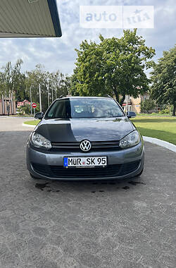 Универсал Volkswagen Golf 2010 в Ровно