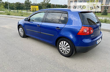 Хэтчбек Volkswagen Golf 2004 в Киеве