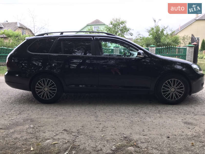 Універсал Volkswagen Golf 2011 в Івано-Франківську
