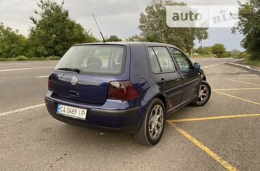 Хэтчбек Volkswagen Golf 2002 в Киеве