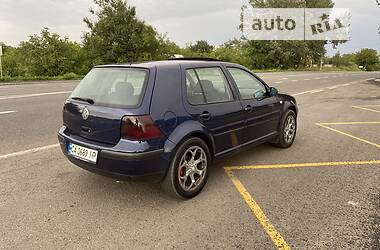 Хэтчбек Volkswagen Golf 2002 в Киеве