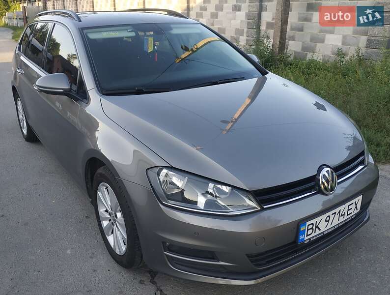 Универсал Volkswagen Golf 2017 в Ровно