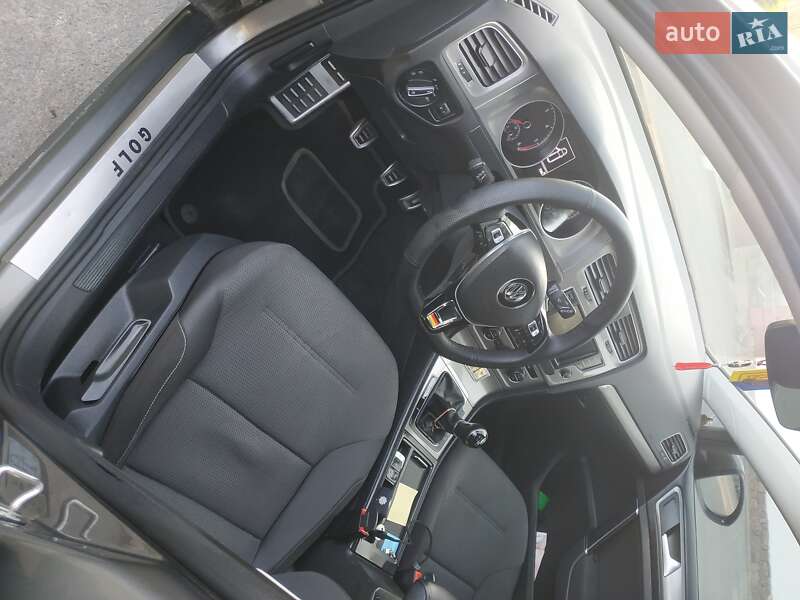 Универсал Volkswagen Golf 2017 в Ровно