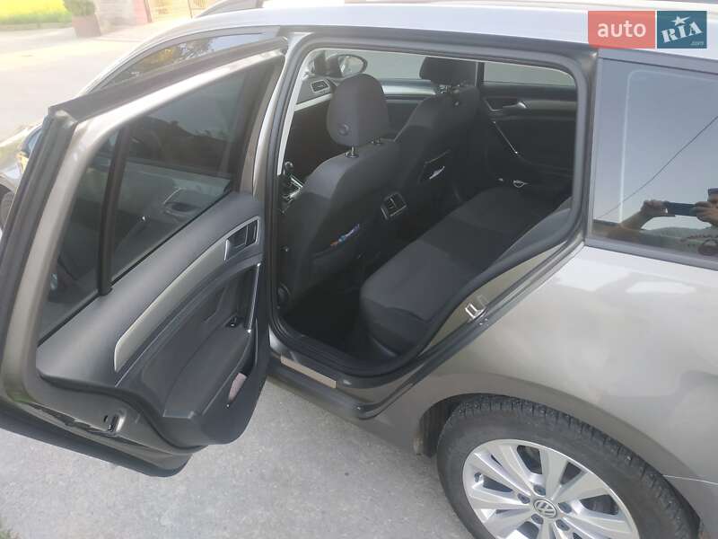 Универсал Volkswagen Golf 2017 в Ровно
