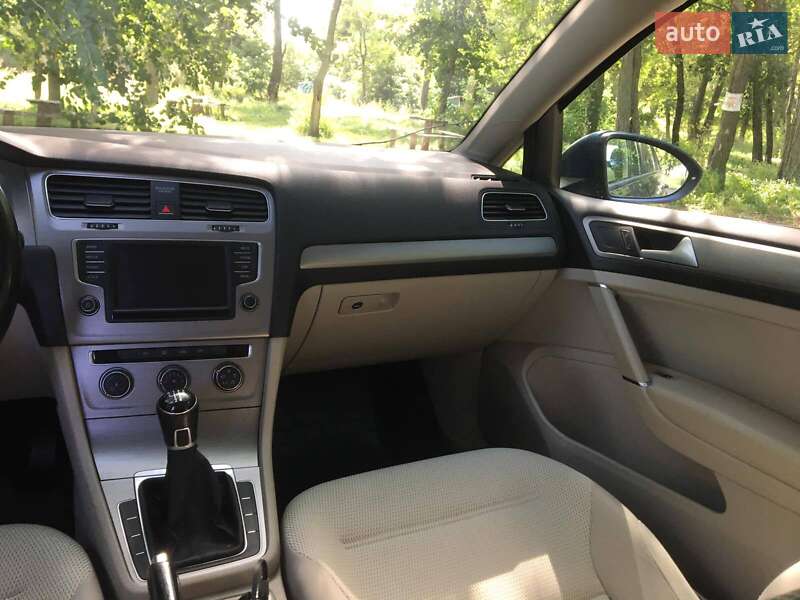 Універсал Volkswagen Golf 2016 в Зміїві