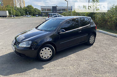 Хетчбек Volkswagen Golf 2004 в Києві