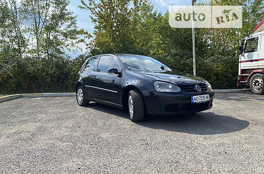 Хетчбек Volkswagen Golf 2004 в Києві