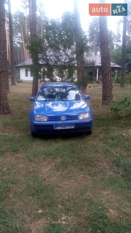 Универсал Volkswagen Golf 2000 в Иванкове