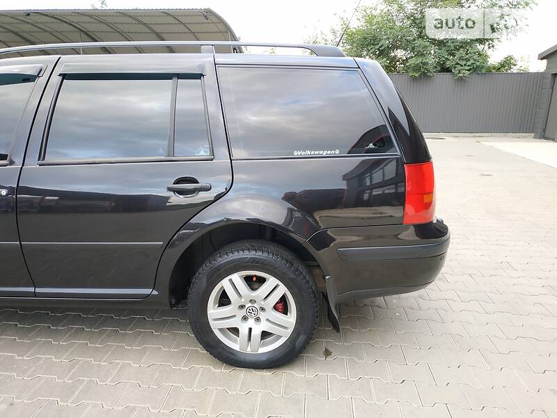 Универсал Volkswagen Golf 2004 в Черновцах