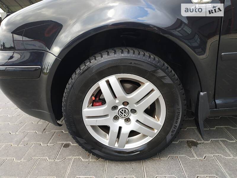 Универсал Volkswagen Golf 2004 в Черновцах