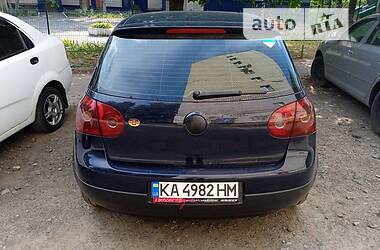 Хэтчбек Volkswagen Golf 2004 в Киеве