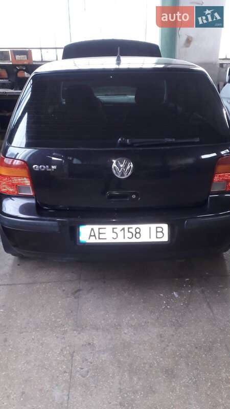 Хетчбек Volkswagen Golf 2004 в Новомосковську