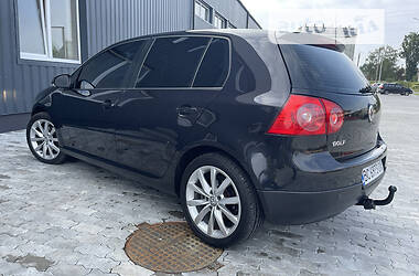 Хэтчбек Volkswagen Golf 2004 в 