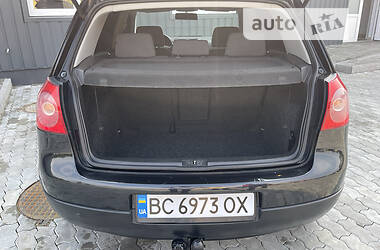 Хэтчбек Volkswagen Golf 2004 в 