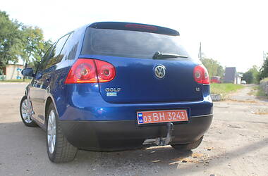Хэтчбек Volkswagen Golf 2004 в Ромнах