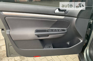 Хэтчбек Volkswagen Golf 2008 в 