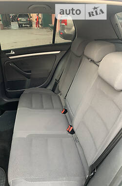 Хэтчбек Volkswagen Golf 2008 в 