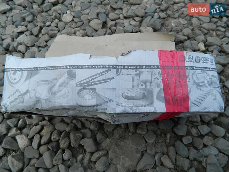 Універсал Volkswagen Golf 2001 в Чернівцях