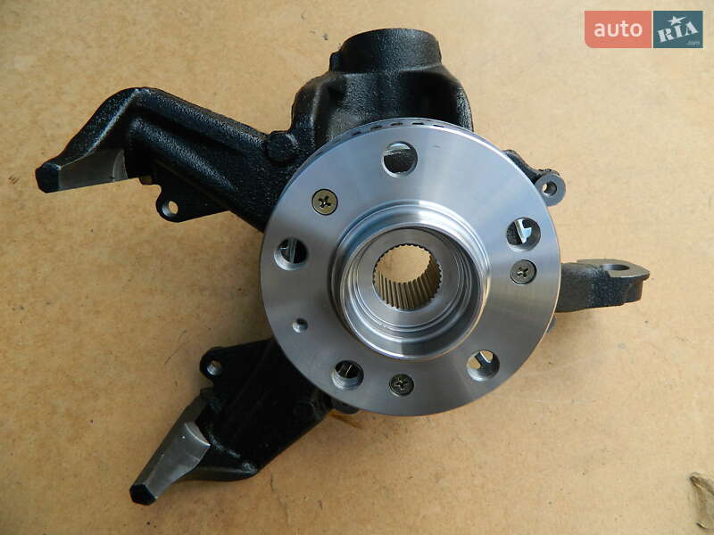 Універсал Volkswagen Golf 2001 в Чернівцях