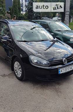 Универсал Volkswagen Golf 2010 в Долине