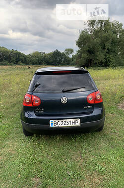 Хетчбек Volkswagen Golf 2004 в Львові