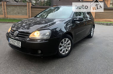 Хэтчбек Volkswagen Golf 2004 в Чернигове