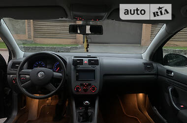 Хэтчбек Volkswagen Golf 2004 в Чернигове