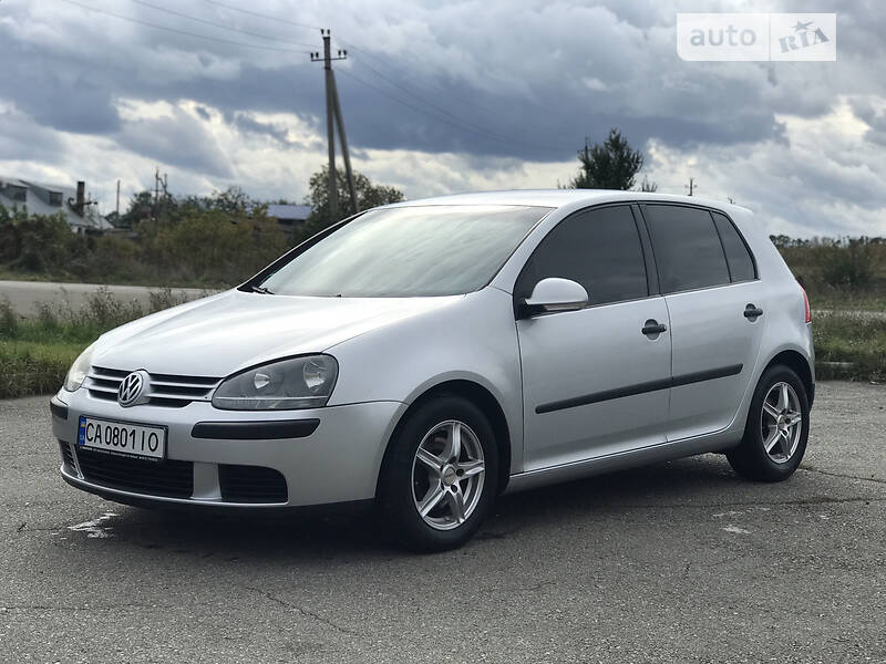 Хэтчбек Volkswagen Golf 2004 в 