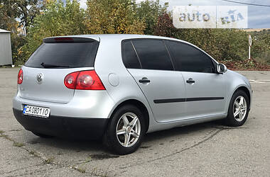 Хэтчбек Volkswagen Golf 2004 в 