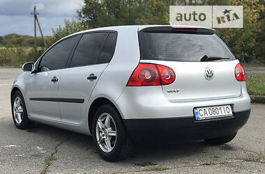 Хэтчбек Volkswagen Golf 2004 в 