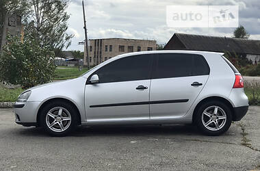 Хэтчбек Volkswagen Golf 2004 в 