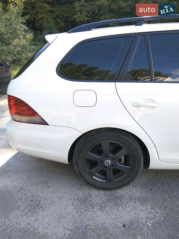 Універсал Volkswagen Golf 2010 в Львові