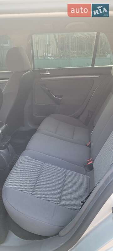 Універсал Volkswagen Golf 2009 в Ужгороді