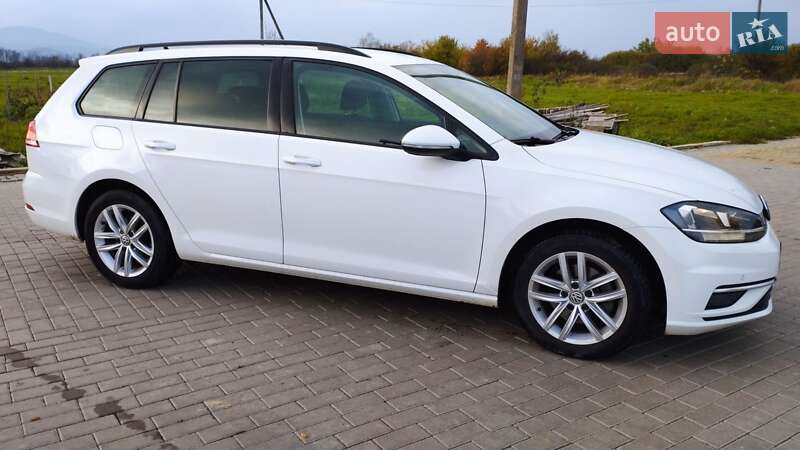 Універсал Volkswagen Golf 2017 в Хусті