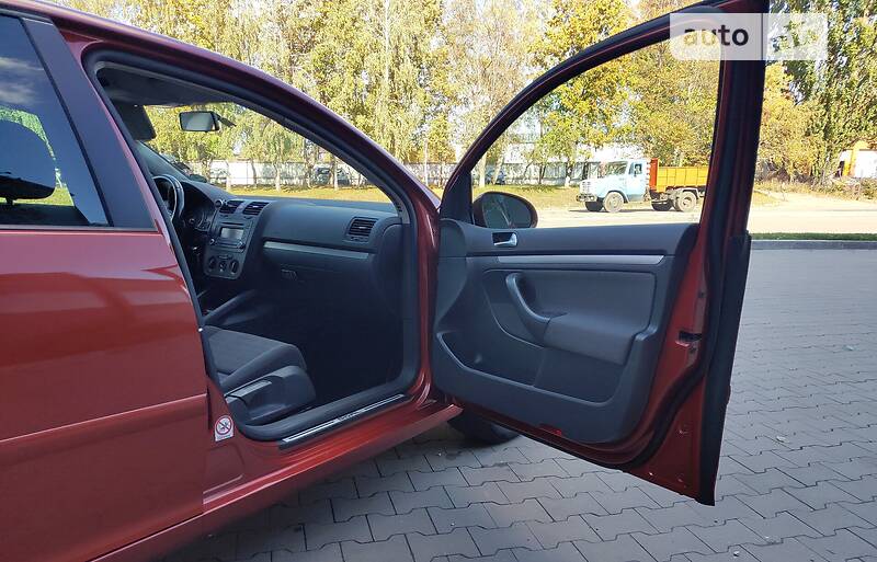 Хэтчбек Volkswagen Golf 2006 в Белой Церкви