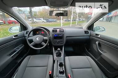 Хетчбек Volkswagen Golf 2004 в Києві
