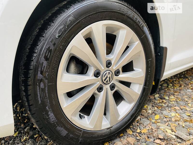 Універсал Volkswagen Golf 2017 в Львові