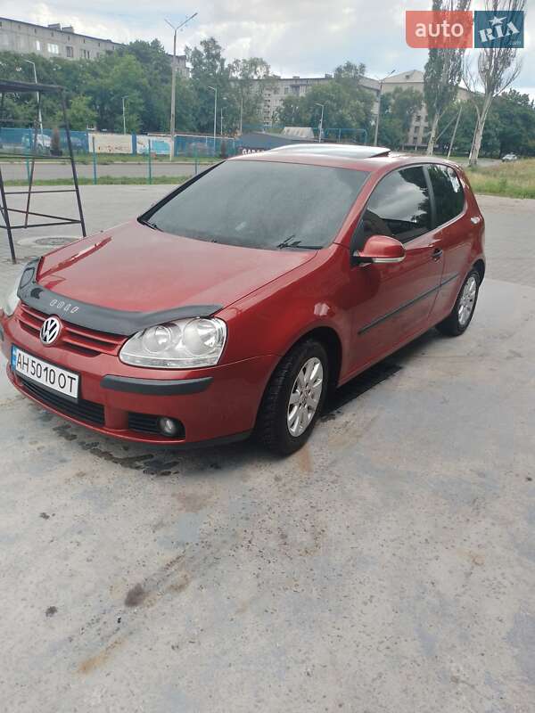 Хетчбек Volkswagen Golf 2004 в Добропіллі