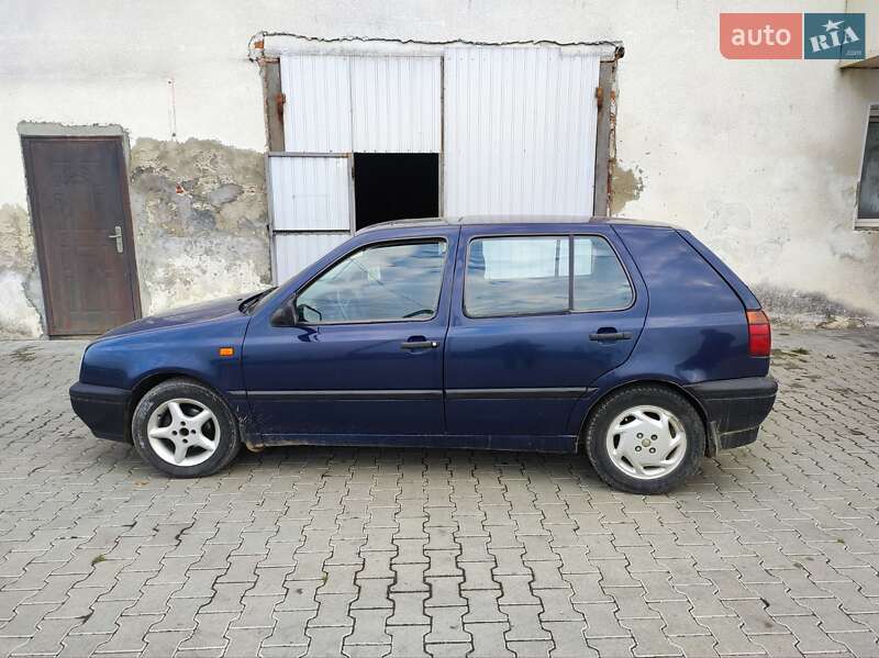 Хетчбек Volkswagen Golf 1994 в Снятині