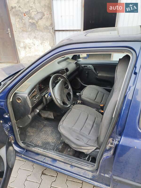 Хетчбек Volkswagen Golf 1994 в Снятині