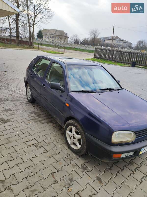 Хетчбек Volkswagen Golf 1994 в Снятині
