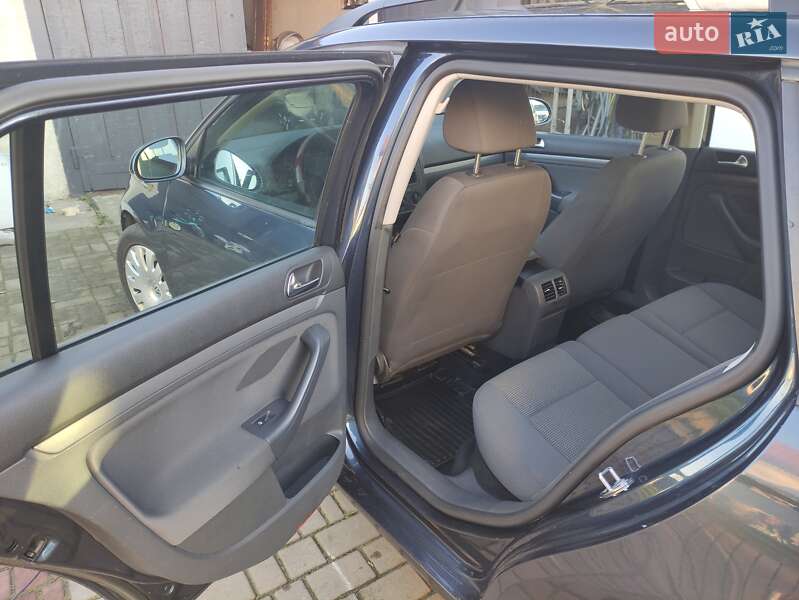 Універсал Volkswagen Golf 2009 в Рівному