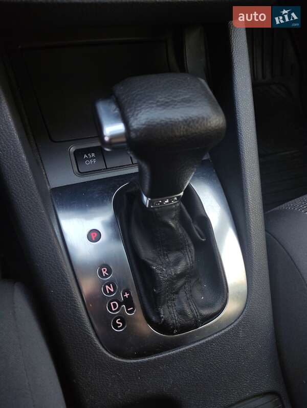 Універсал Volkswagen Golf 2009 в Рівному