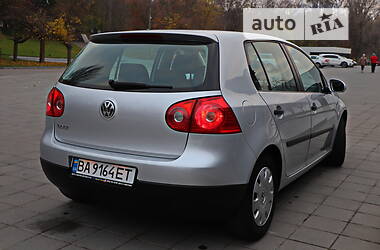 Хэтчбек Volkswagen Golf 2004 в Кременчуге