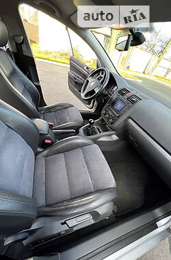 Хэтчбек Volkswagen Golf 2006 в 