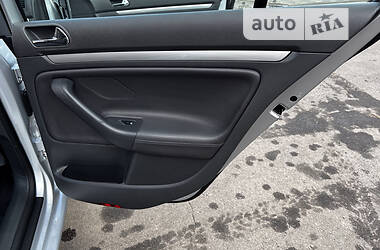 Хэтчбек Volkswagen Golf 2006 в 