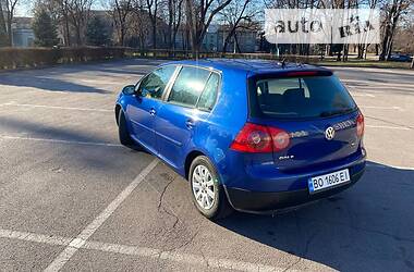 Хэтчбек Volkswagen Golf 2004 в Каменском