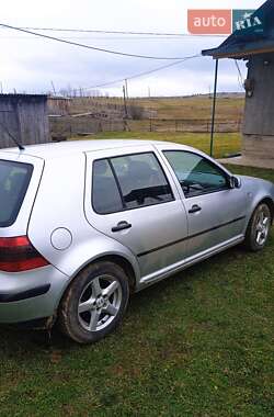 Хэтчбек Volkswagen Golf 2002 в 