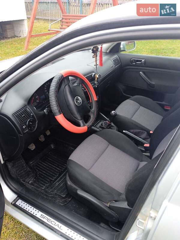 Хетчбек Volkswagen Golf 2002 в Турці