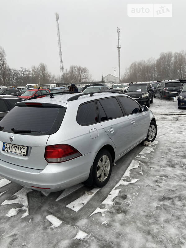 Універсал Volkswagen Golf 2010 в Києві